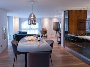 a living room with a dining table and a kitchen at Luxury apartment (Porta Venezia) in Milan