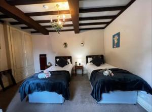 a room with two beds in a room at Blenheim House Hotel in Etwall