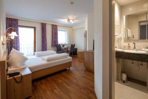 Letto o letti in una camera di Ferienhotel Fuchs