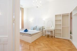 Posteľ alebo postele v izbe v ubytovaní Garys bright and spacious two bedroom flat near Danube + 16 fotografií