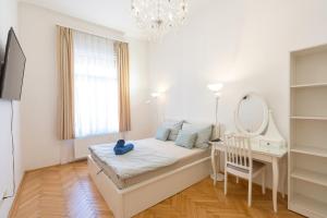 Posteľ alebo postele v izbe v ubytovaní Garys bright and spacious two bedroom flat near Danube