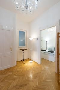 Posteľ alebo postele v izbe v ubytovaní Garys bright and spacious two bedroom flat near Danube