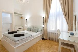 Posteľ alebo postele v izbe v ubytovaní Garys bright and spacious two bedroom flat near Danube