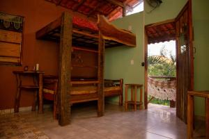 a room with two bunk beds and a table at Recanto Pitanga in Vale do Capao