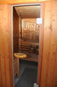 a small kitchen with a sink in a wooden cabin at RF La Quinta Park Suites in Santa Úrsula
