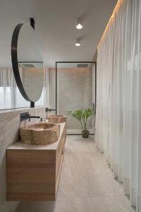 a bathroom with two sinks and a large mirror at Salobre Oasis Suites in Salobre