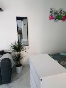 Łóżko lub łóżka w pokoju w obiekcie logement indépendant avec terrasse "Les Mésanges"
