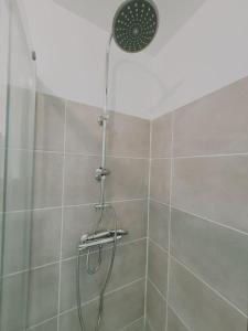 Łazienka w obiekcie logement indépendant avec terrasse "Les Mésanges"