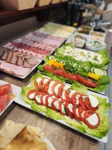 Jedlo v ubytovaní bed & breakfast alebo blízkom okolí