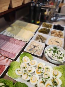 Jedlo v ubytovaní bed & breakfast alebo blízkom okolí