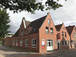 a large brick building on the side of a street at Studio Emdecker am Delft in Emden