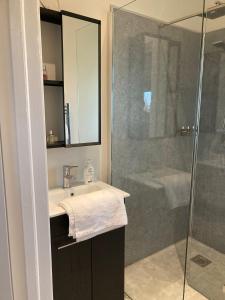 A bathroom at Clara Lodge