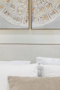 Posteľ alebo postele v izbe v ubytovaní Davina The City Central Suite