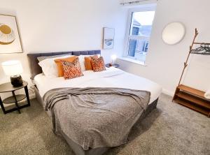 a bedroom with a large bed and a window at Spacious 3-bed near the city centre in Swansea