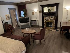 a living room with a bed and a fireplace at Mario's International Spa, Hotel & Restaurant in Aurora