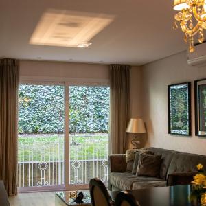 Χώρος καθιστικού στο Apto Luxo Centro Gramado