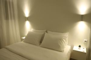 A bed or beds in a room at Aelia Apartment 2 Ioannina