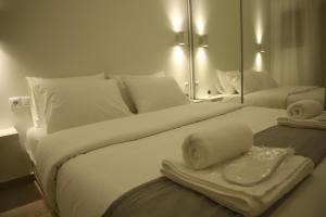 A bed or beds in a room at Aelia Apartment 2 Ioannina