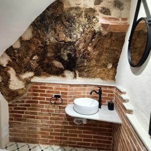 Koupelna v ubytování El Castellá + 11 fotografií