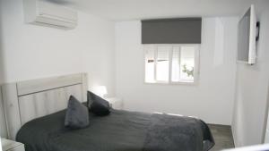 Posteľ alebo postele v izbe v ubytovaní Luxury Bungalow Costa Blanca Ground Floor ,StayOrihuelaCosta, Lago Jardin 1#PRP003 + 37 fotografií
