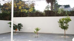 Vonkajšia záhrada v ubytovaní Luxury Bungalow Costa Blanca Ground Floor ,StayOrihuelaCosta, Lago Jardin 1#PRP003