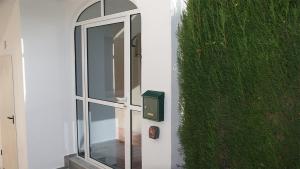 Vonkajšia záhrada v ubytovaní Luxury Bungalow Costa Blanca Ground Floor ,StayOrihuelaCosta, Lago Jardin 1#PRP003
