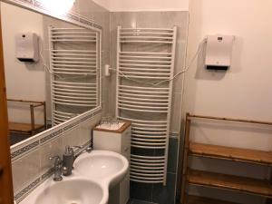 Koupelna v ubytování Árkád Apartmanház Szeged