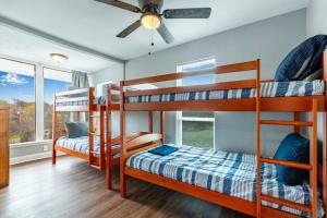 two bunk beds in a room with a ceiling fan at Acre lakes house in Kemp