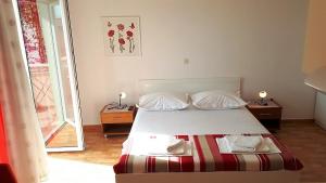 Posteľ alebo postele v izbe v ubytovaní Makarska Studio apartments in the city center Taja