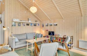 Χώρος καθιστικού στο Beautiful Home In Stege With Wifi