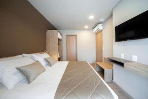 Katil atau katil-katil dalam bilik di LAGHETTO RESORT GOLDEN GRAMADO +31 gambar