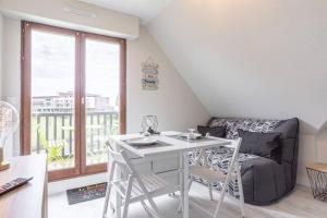 Posedenie v ubytovaní Cabourg Au P'tit Nid, cocon au bord de mer