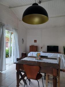 a dining room with a table and a bed at Vila Eco SPA in Aracaju