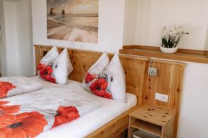 Uma cama ou camas num quarto em Gasthof Franziskibad