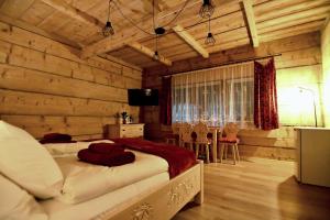 a bedroom with a bed in a room with wooden walls at Apartamenty u Gąsiorów in Biały Dunajec