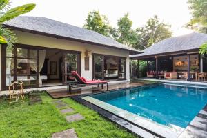 Bazén v ubytování Mango Tree Villas Jimbaran Bali nebo v jeho okolí