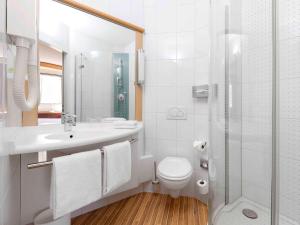 Vannituba majutusasutuses ibis Locarno
