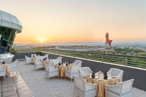 Svalir eða verönd á Radisson Hotel Nathdwara