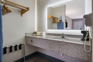 Koupelna v ubytování SureStay Hotel by Best Western Spring North Houston