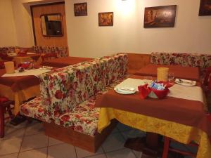 Predel za sedenje v nastanitvi Albergo Martinet