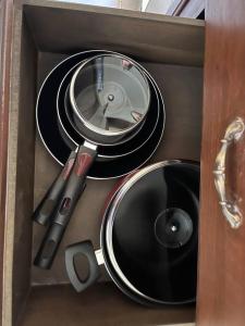 a drawer filled with plates and a cdigun at Flores Condominios Depa Lili in Álamos