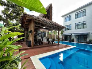 Bazén v ubytování Siargao Seasky Resort nebo v jeho okolí
