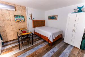 a small bedroom with a bed and a table at Amazing Apartments Juan Dolio, El Bonito II - 2A in Juan Dolio