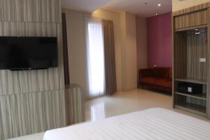 Televisyen dan/atau pusat hiburan di Surabaya River View Hotel