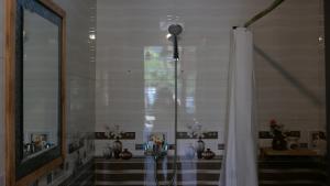 Ένα μπάνιο στο Nha Tan - Mai Chau Homestay & Tours