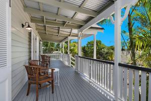 a porch with chairs and a pergola at Maleny Town Stay in Maleny