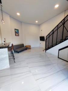 a large living room with a couch and a tv at Beautiful House in City Centre in Kanggraksan