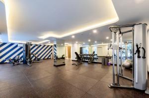 Fitness centrum a/nebo fitness zařízení v ubytování HOMA Si Racha