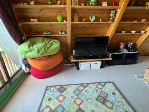 TV o dispositivi per l'intrattenimento presso Pointy Bird, Tranquility, rejuvenating,pets welcome