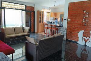a living room with two chairs and a brick wall at La casa de Alex in Piura
